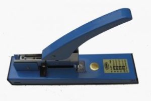 Dập ghim đại Eagle 939 (180 tờ)