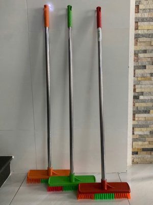 Chổi nhựa quét nước và rác cho gia đình